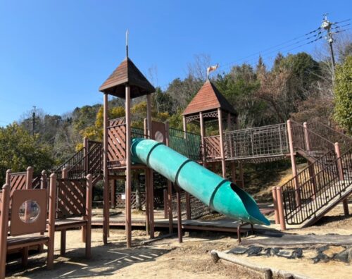 憩いの森公園(こども広場)|ローラーすべり台と複合遊具で半日遊べる定番スポット